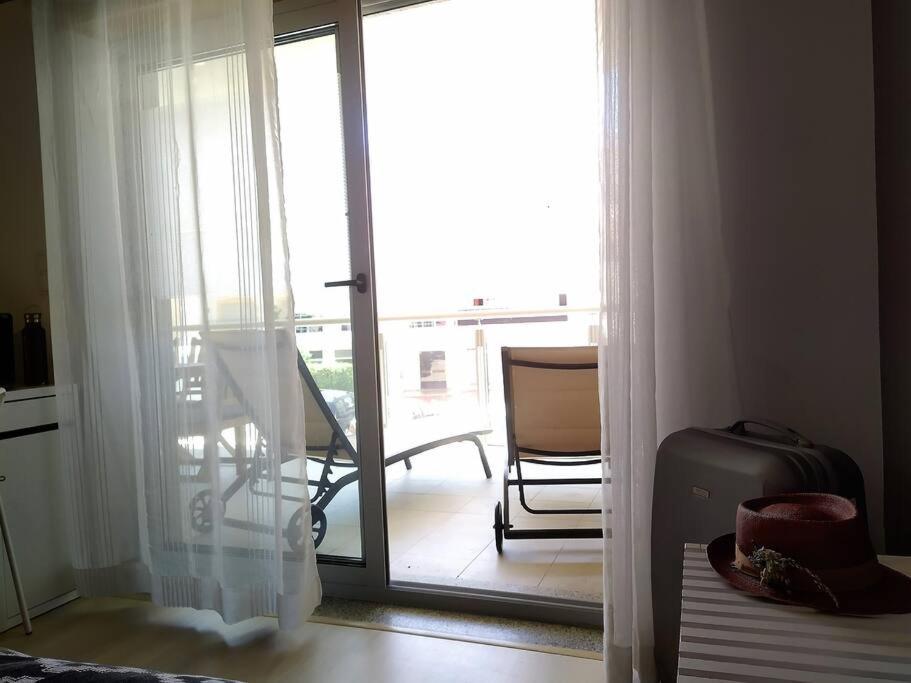Apartment Family Friendly 3 Bedroom Apt, Ideally Located In *