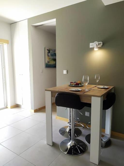 Family Friendly 3 Bedroom Apt, Ideally Located In * Lagos